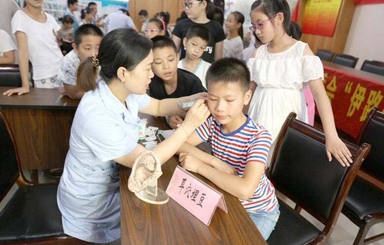 浙江省杭州市蕭山區(qū)中醫(yī)院婦委會開展志愿活動