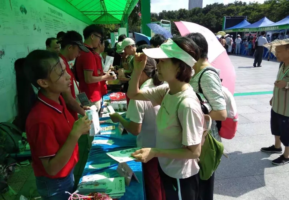 面對各種中醫(yī)藥知識提問，市民踴躍作答